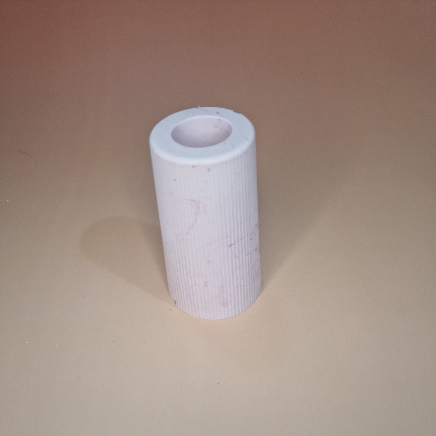 Vaso em Jesmonite Estriado – Rosa