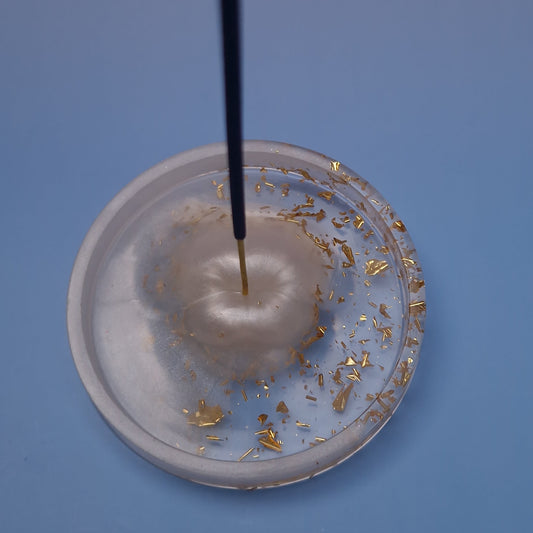 Porta Incenso Boca Branco Perolado com Dourado – Delicadeza, Charme e Boas Energias