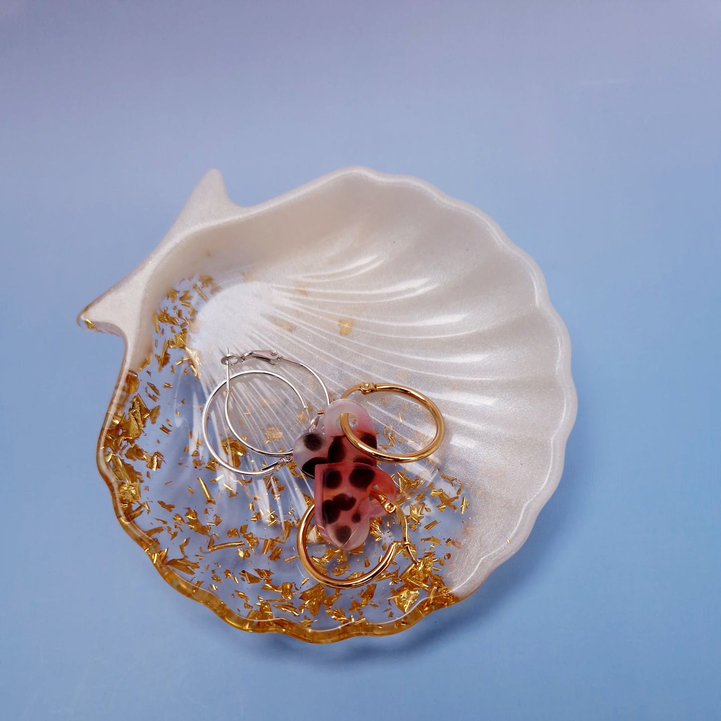 Concha Decorativa Pérola com Folhas Douradas