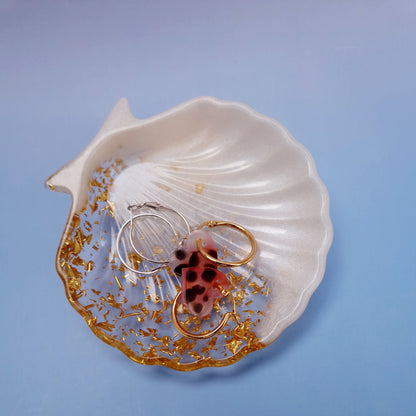 Concha Decorativa Pérola com Folhas Douradas