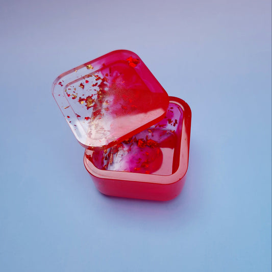 Caixa Decorativa Vermelha com Folhas Douradas