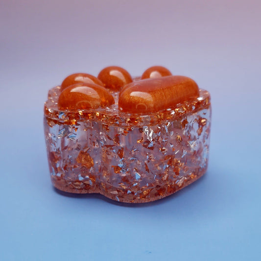 Caixa Decorativa em Resina – Pegada Cobreada com Flocos Metálicos