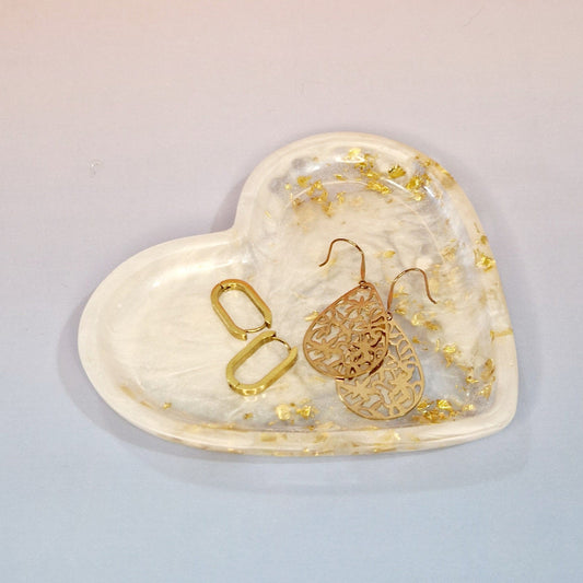 Taça Decorativa – Coração em Resina (13 × 12 × 1,5 cm)