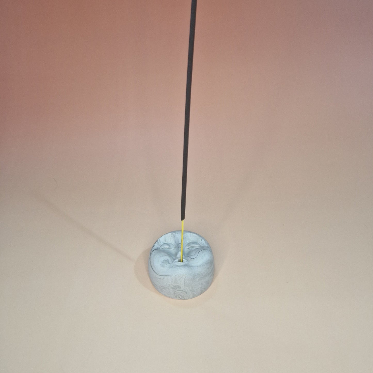 Suporte para incenso – “Lua serena” em jesmonite