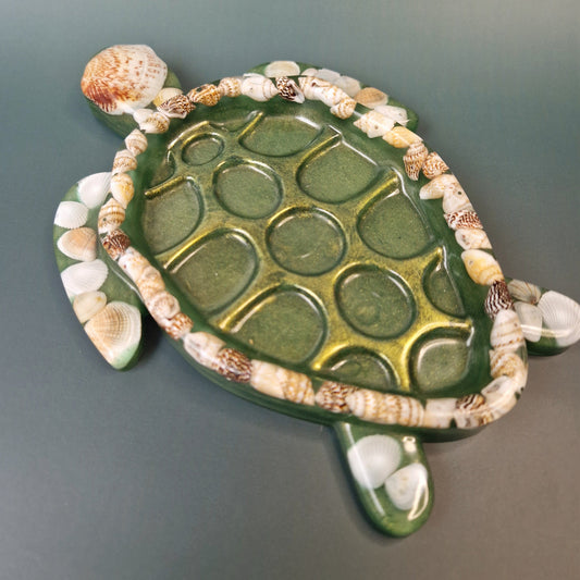 Tartaruga Decorativa em Resina com Conchas Naturais