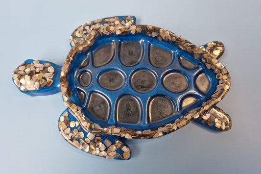 Tartaruga decorativa azul com conchas – peça única feita à mão