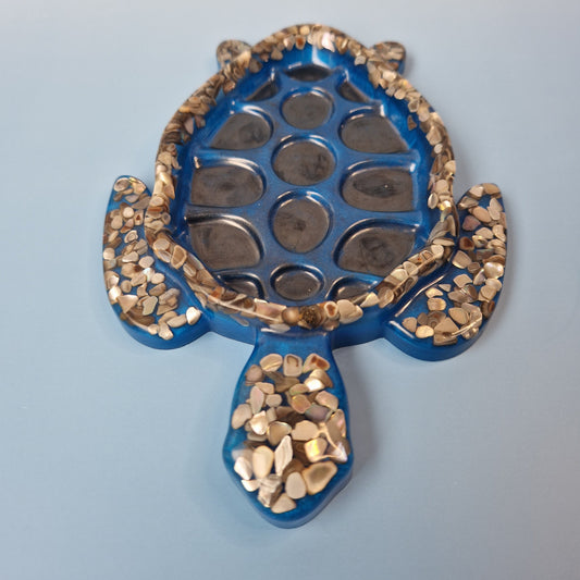 Tartaruga decorativa azul com conchas – peça única feita à mão