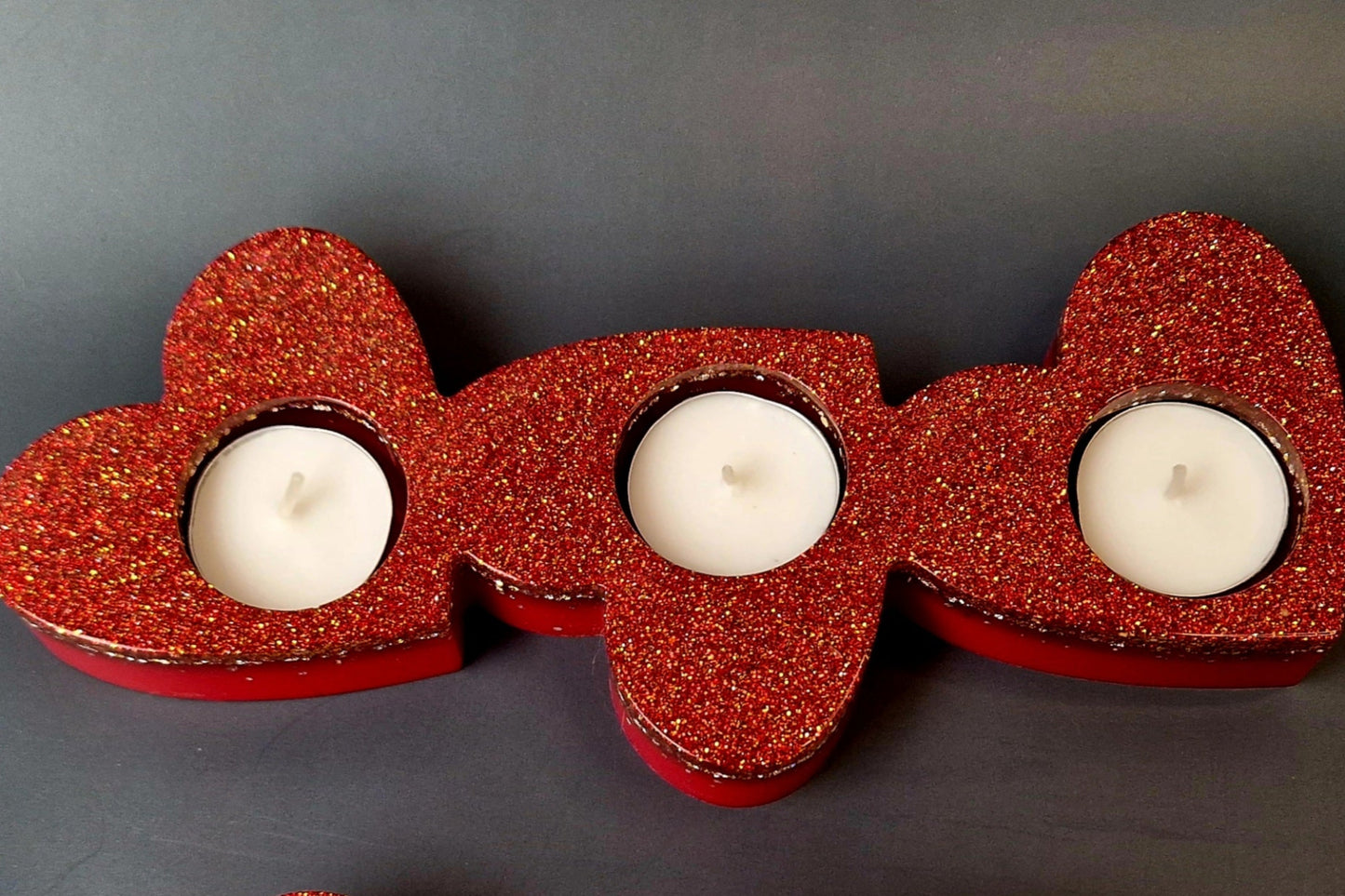 Porta-Velas Triplo em Forma de Coração – Glitter Vermelho e Dourado