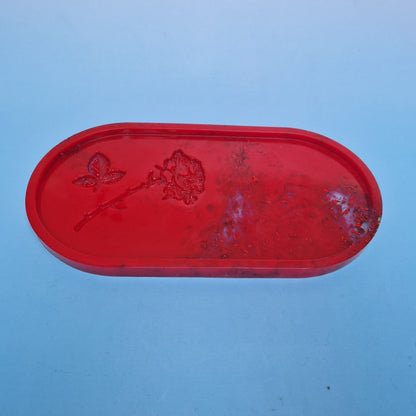 Tabuleiro oval decorativo em resina epoxy vermelho com rosa em relevo