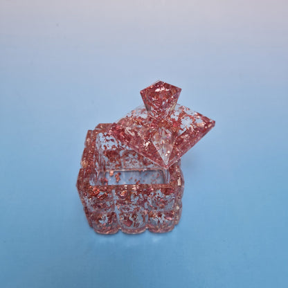 Caixa decorativa Aura Rosa em resina translúcida vista aberta