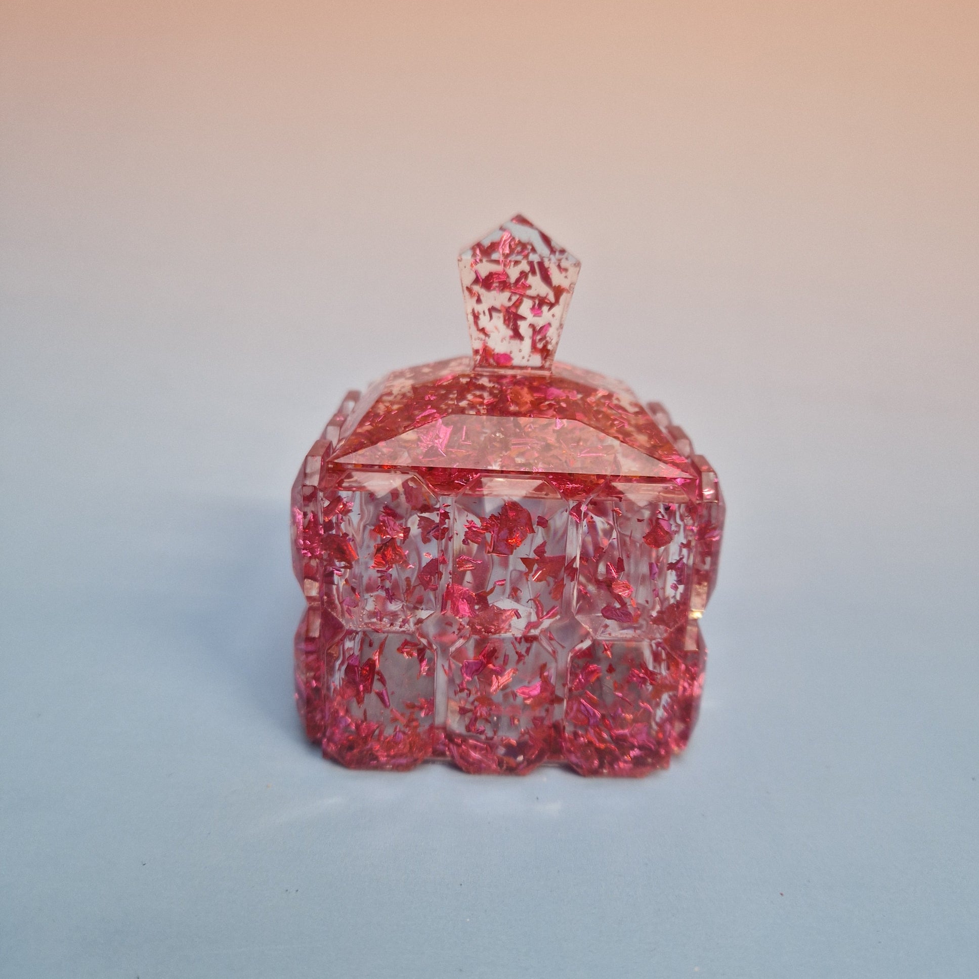 Caixa diamante decorativa em resina epoxy transparente com purpurina rosé