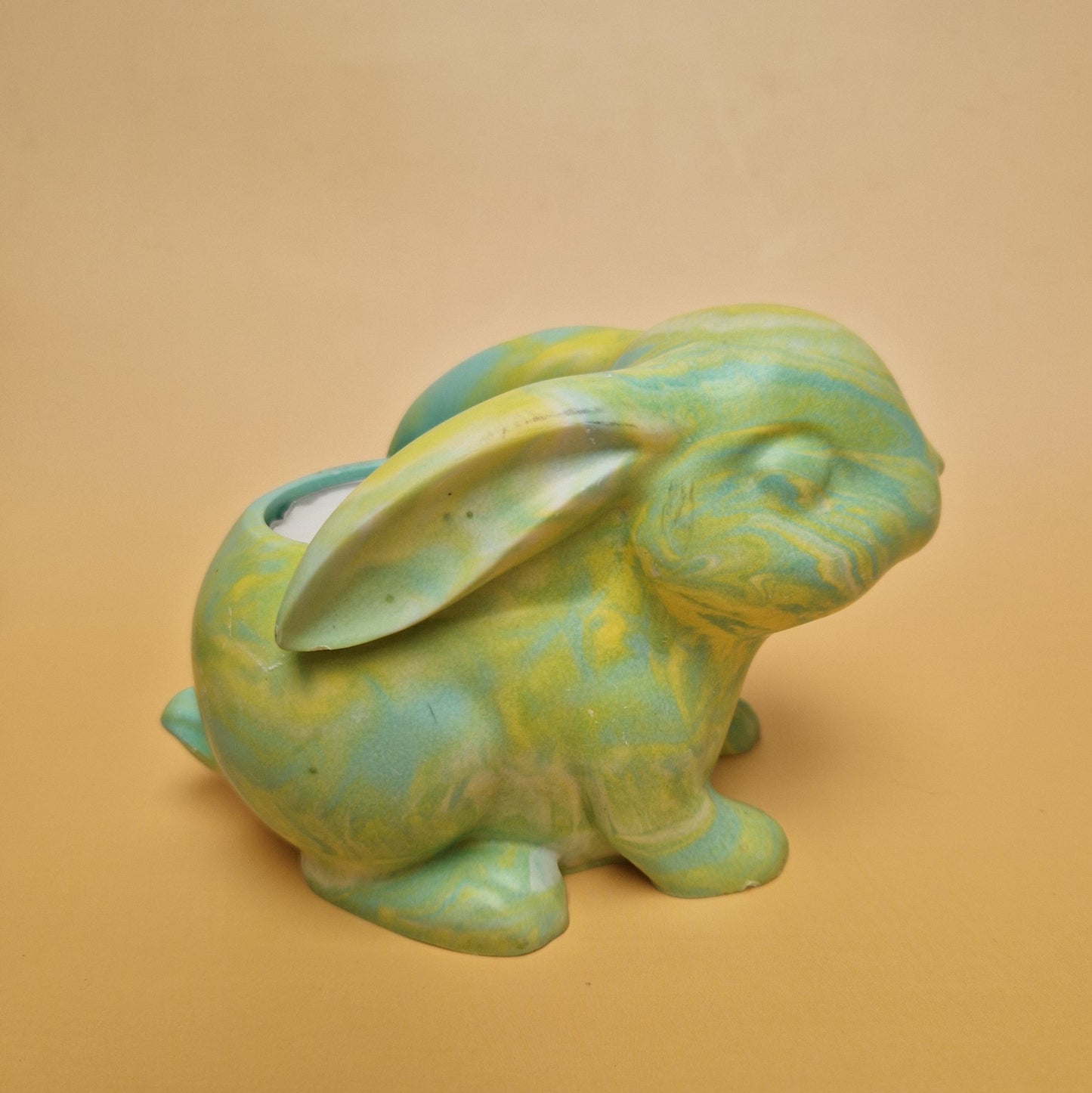 Coelho decorativo verde em Jesmonite com suporte para vela tealight estilo primavera