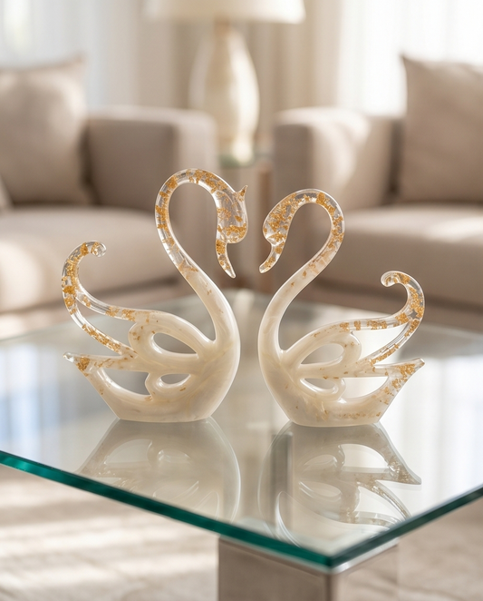 Casal de Cisnes branco e dourado