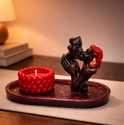 Conjunto Romântico em Resina – Escultura Casal & Castiçal Vermelho