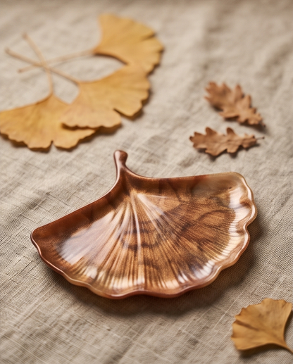 Ginkgo Âmbar Dourado – Prato Decorativo em Resina Epóxi