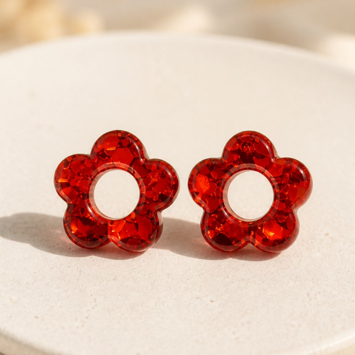 Flora – Pendente em forma de flor, criado artesanalmente em resina epóxi pela Sweet Art. Cor: vermelha