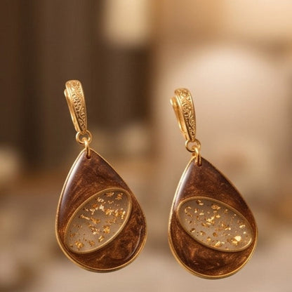 Brincos Gota em resina UV translúcida castanha – Coleção Luz de Setembro